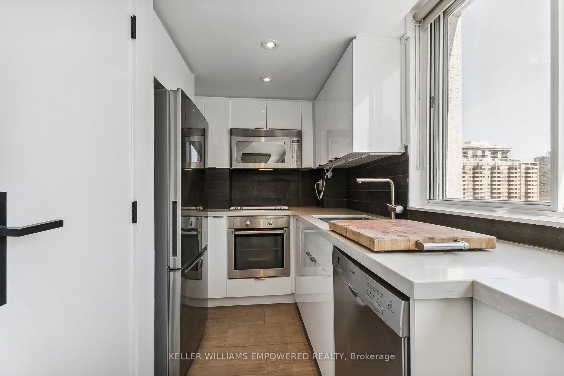 7 Broadway Ave, #701