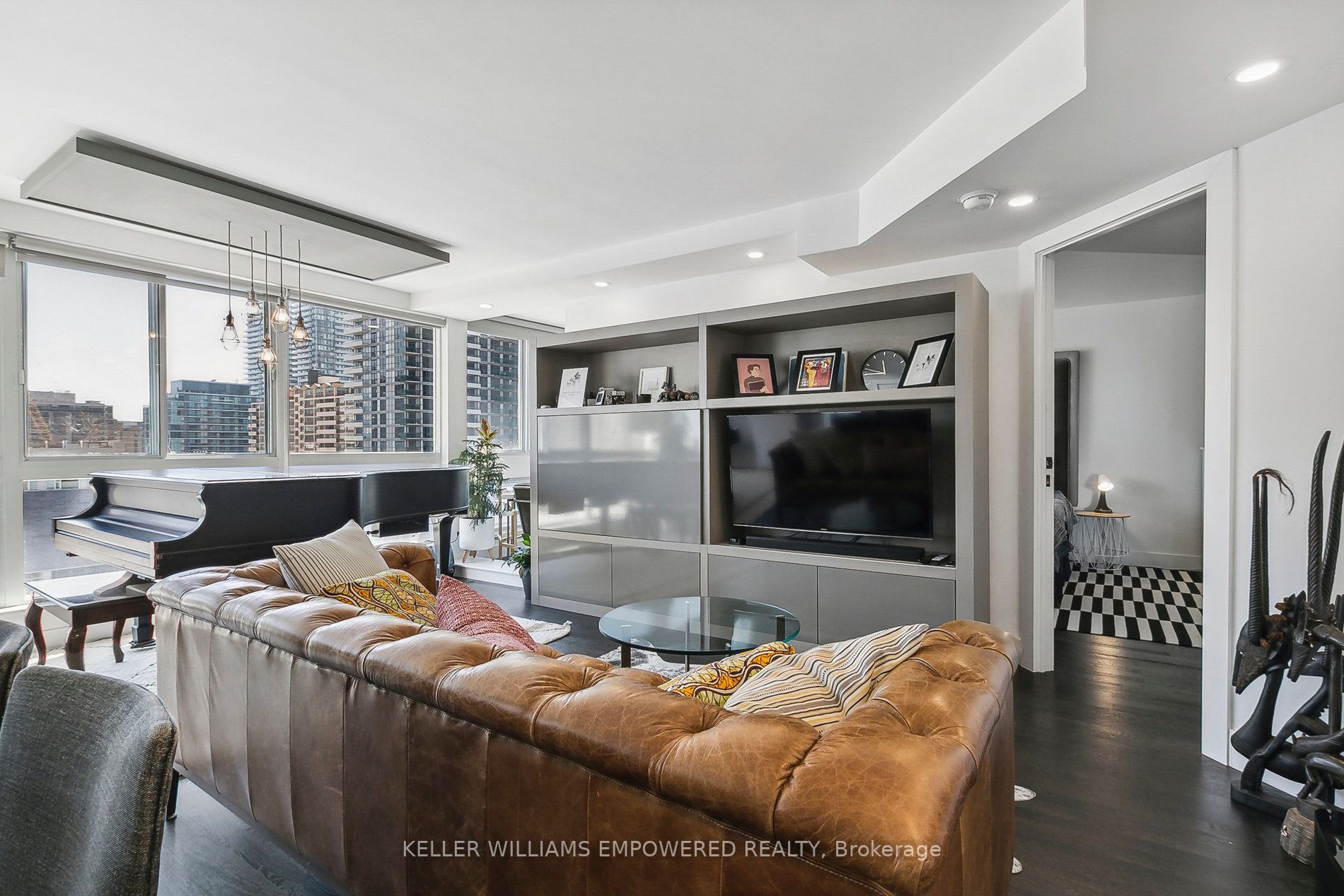 7 Broadway Ave, #701