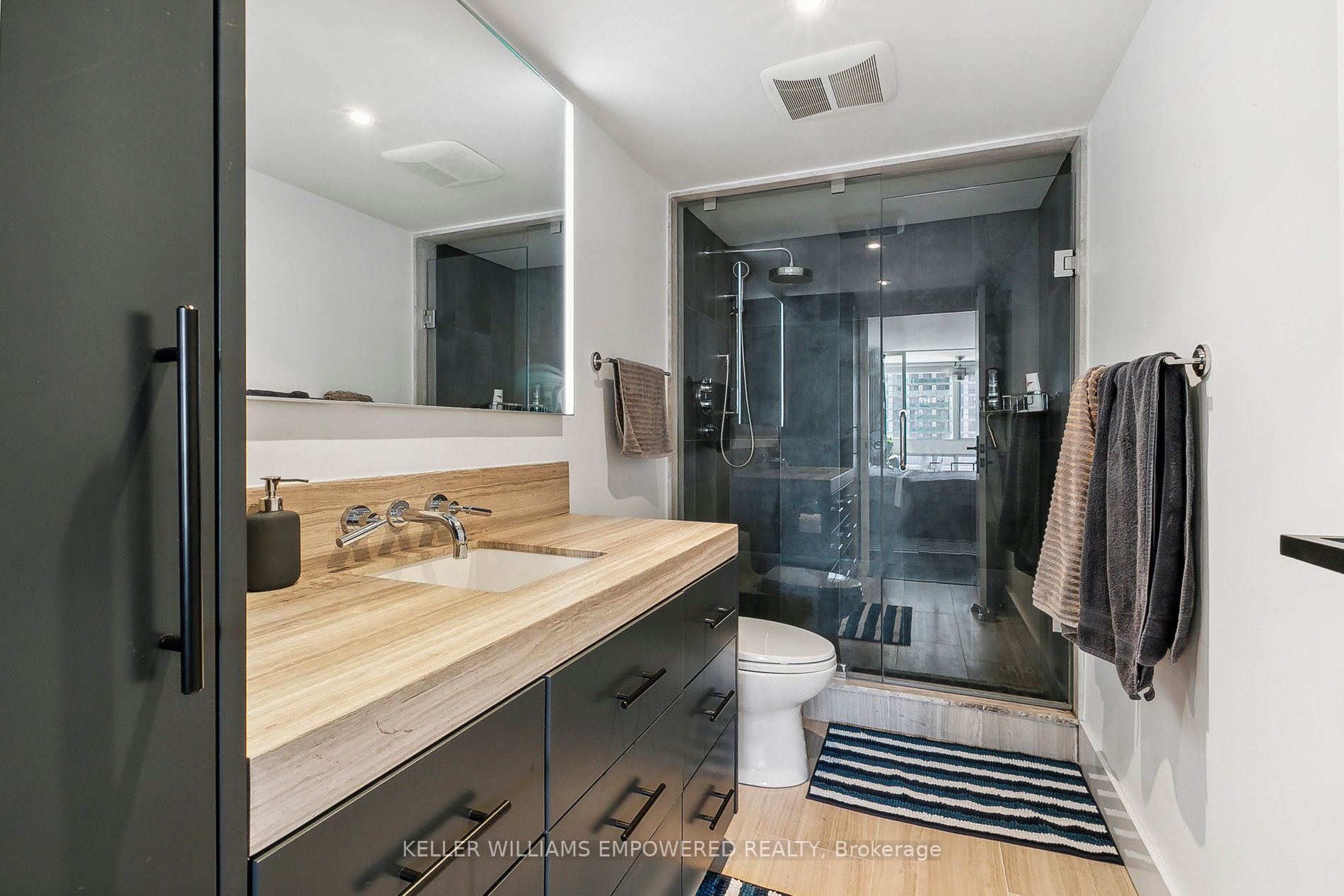 7 Broadway Ave, #701