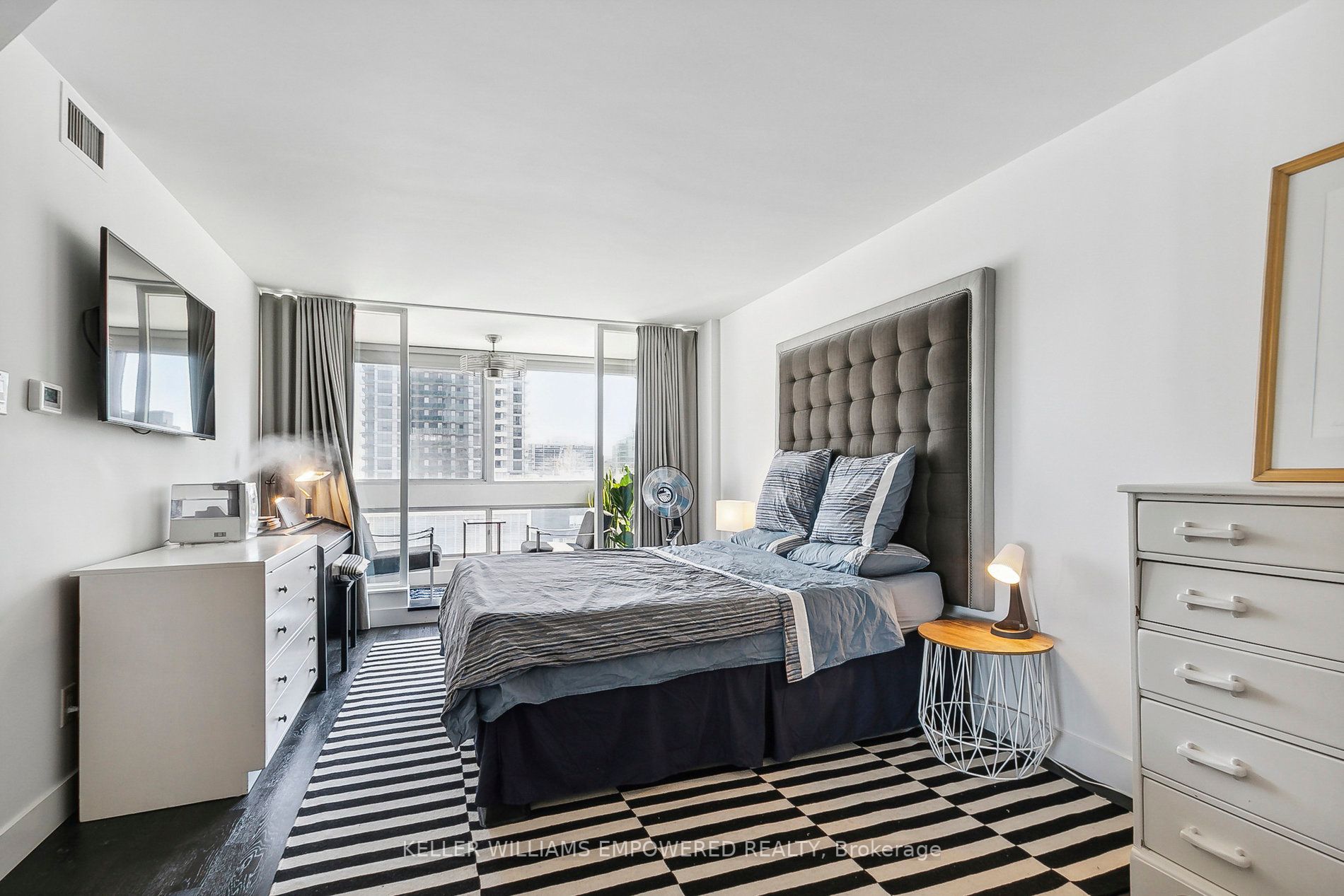 7 Broadway Ave, #701