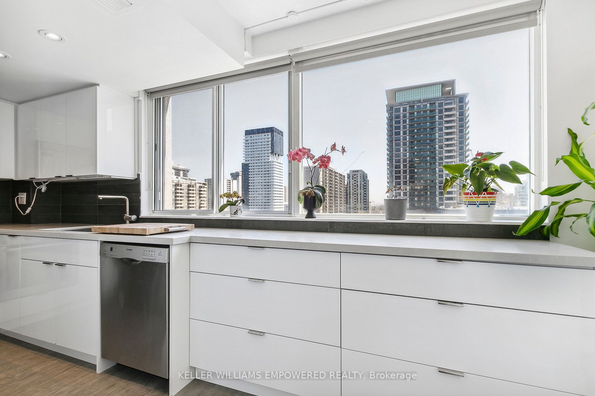 7 Broadway Ave, #701