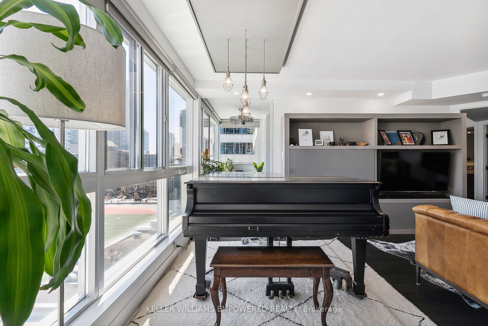 7 Broadway Ave, #701