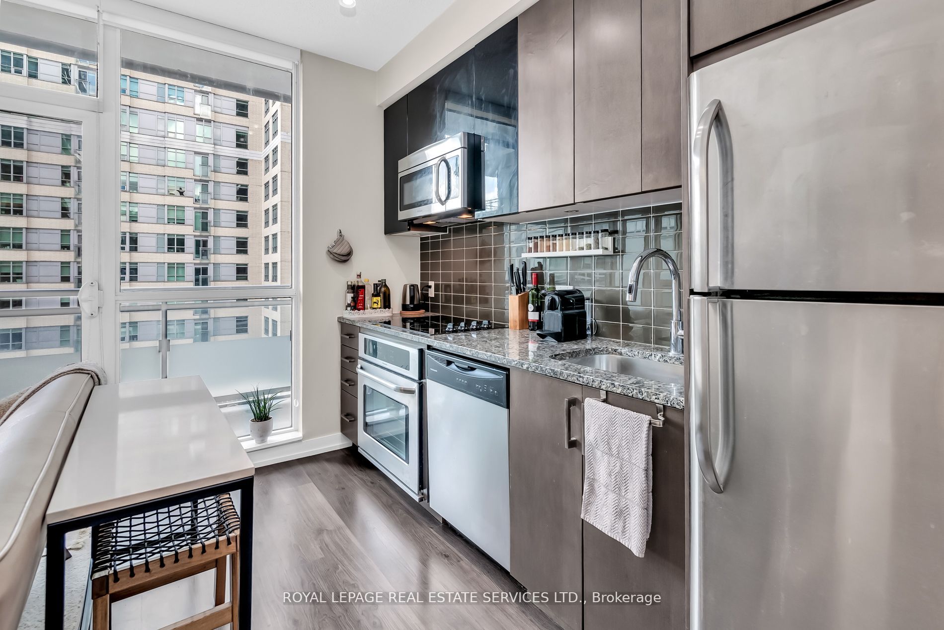 89 Dunfield Ave, #727