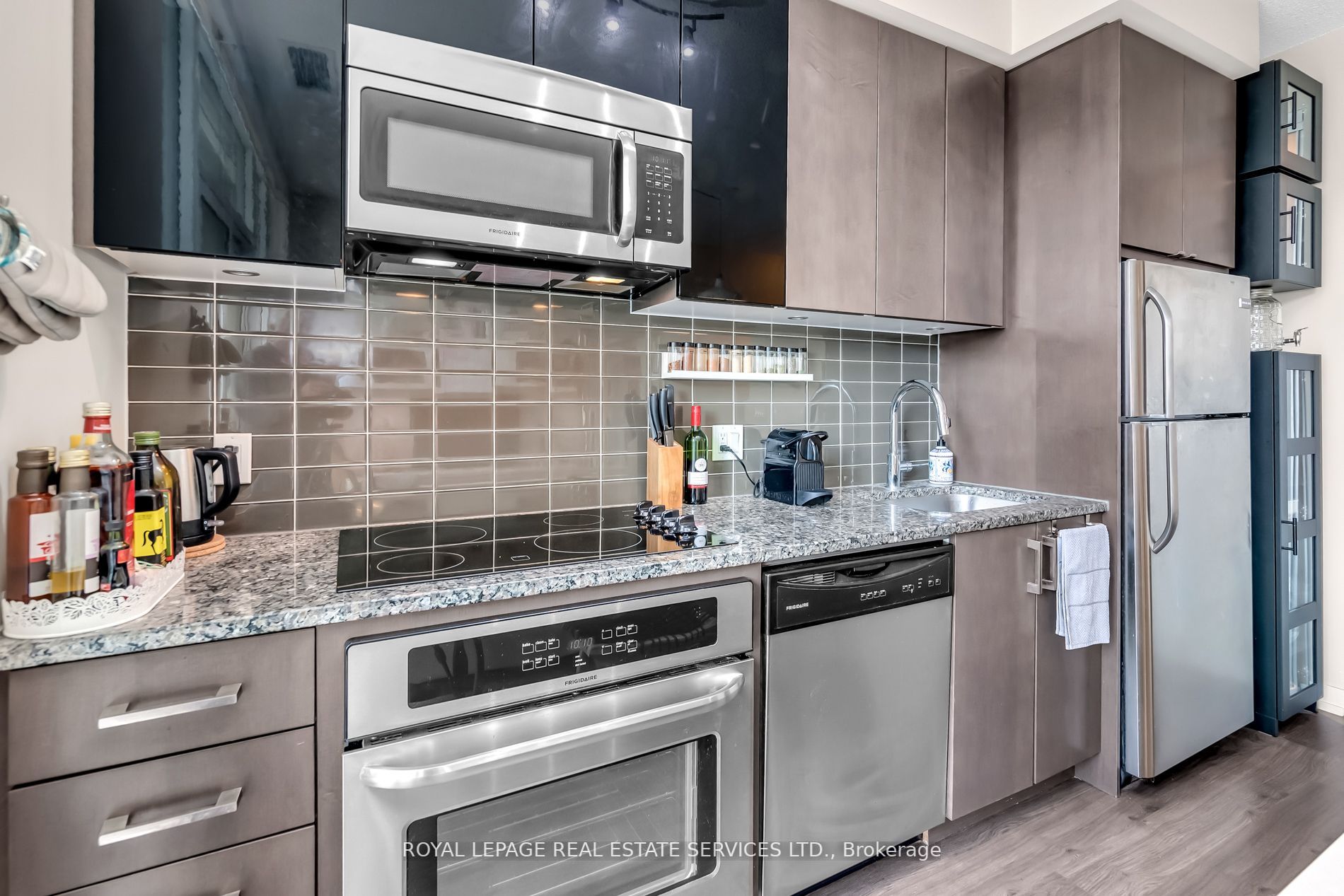 89 Dunfield Ave, #727