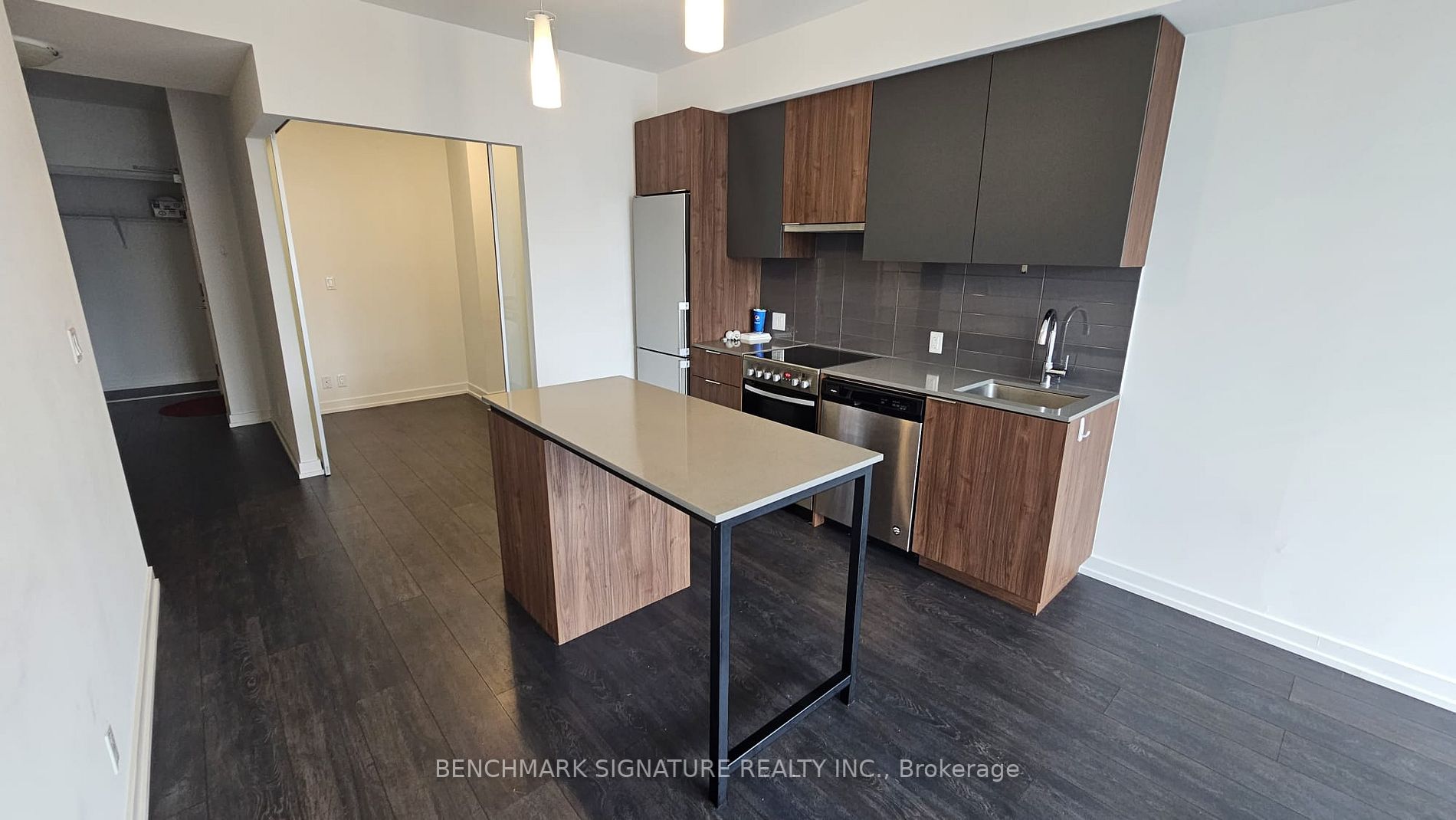 203 College St, #506
