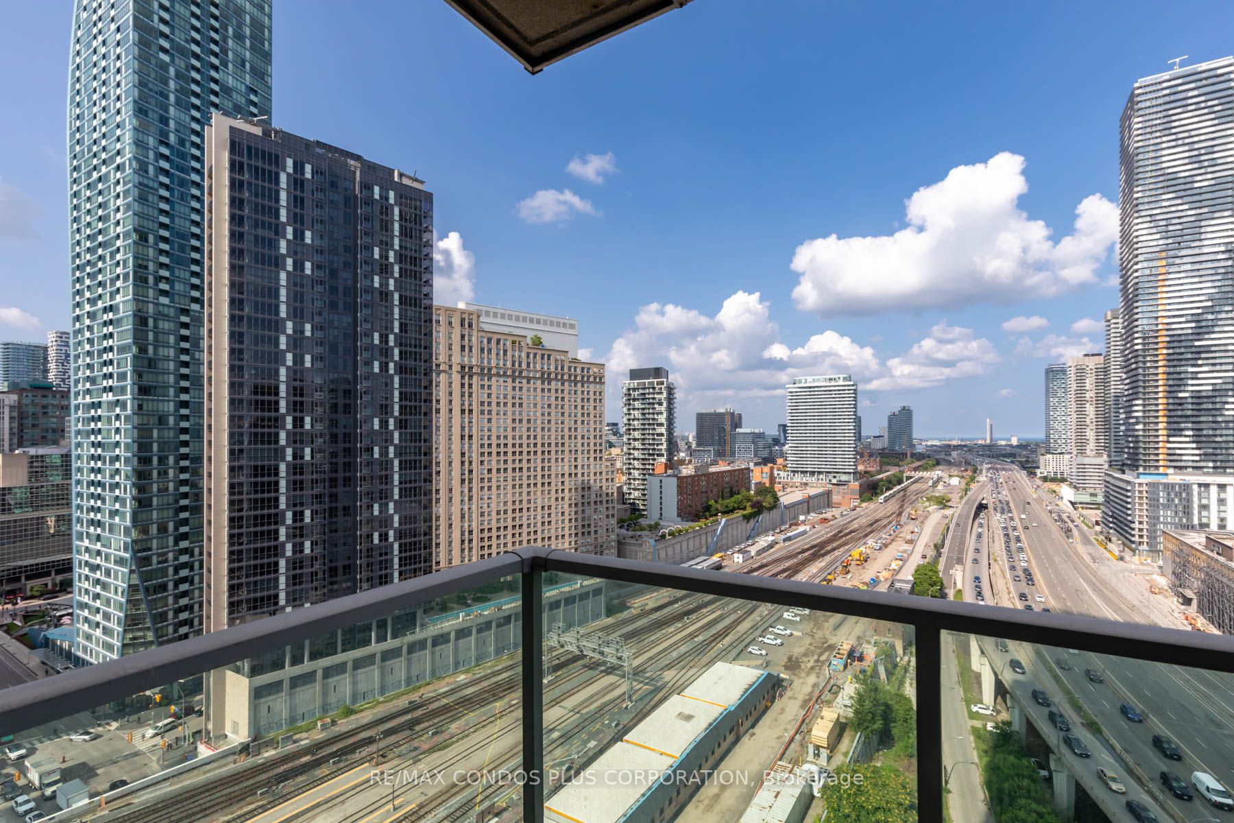 18 Yonge St, #2106