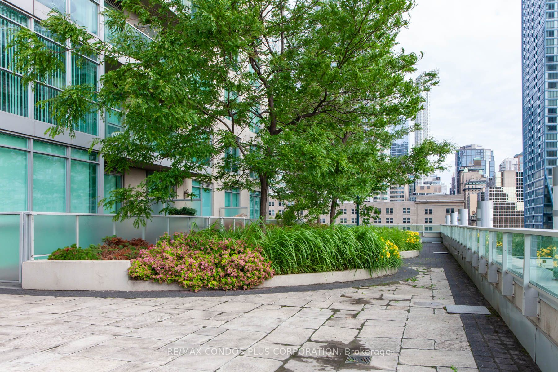 18 Yonge St, #2106