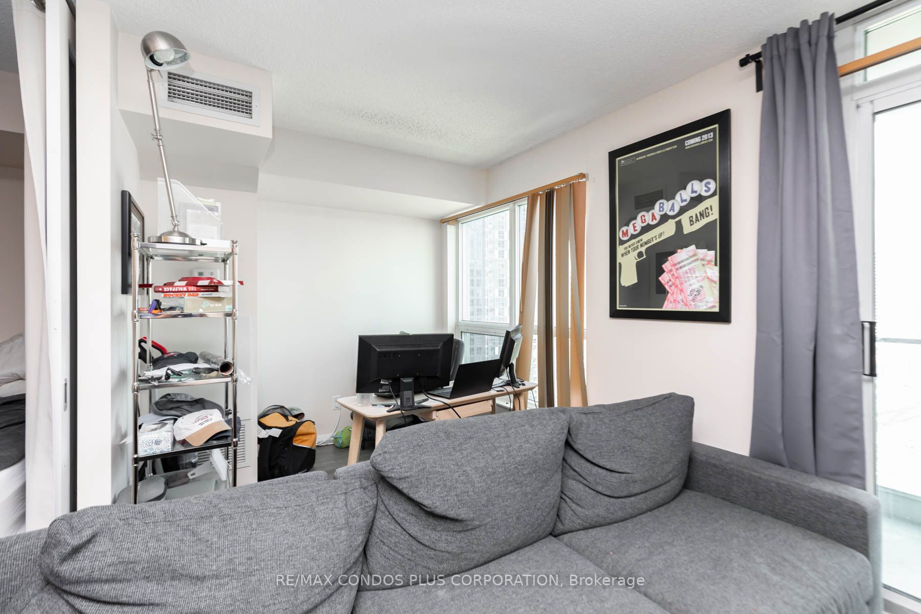 18 Yonge St, #2106