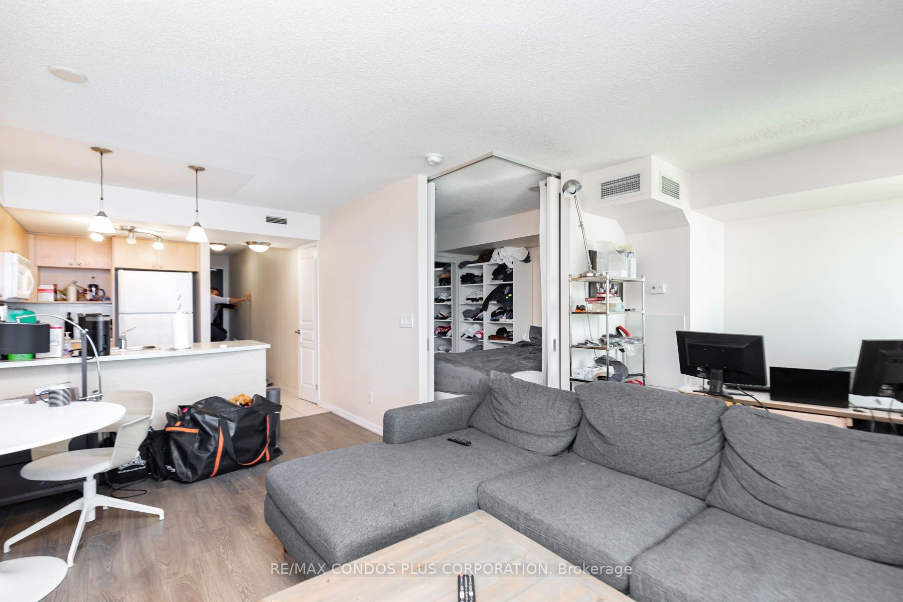 18 Yonge St, #2106