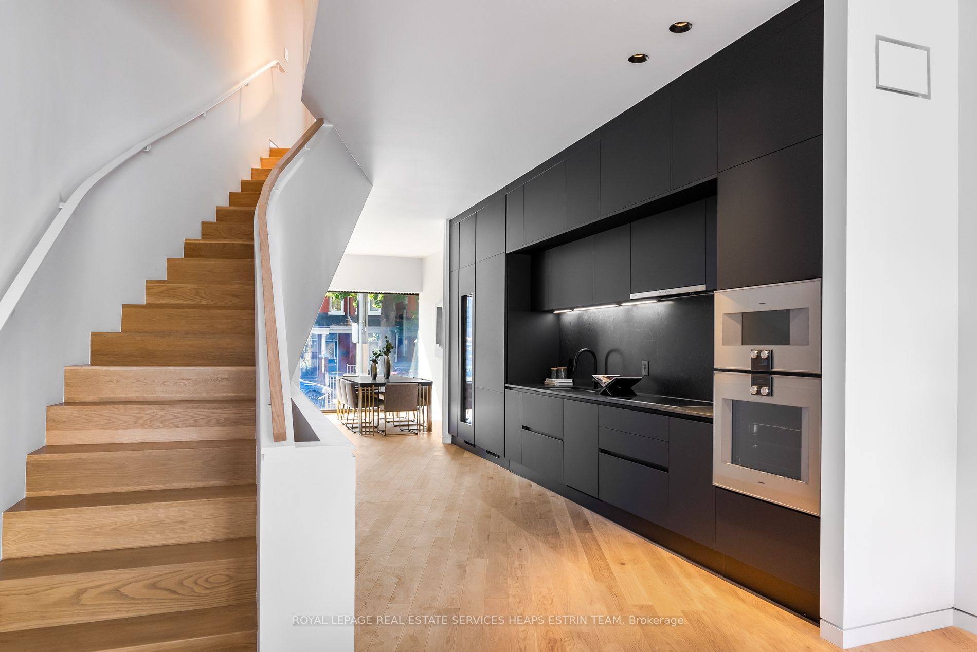 44 Foxley St