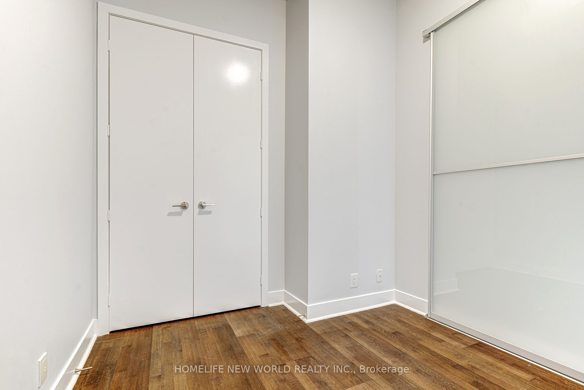399 Adelaide St W, #215