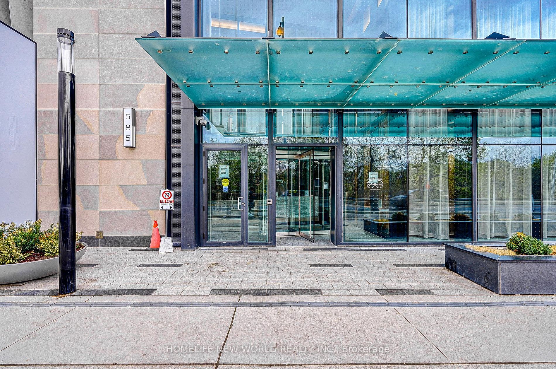 585 Bloor St E, #1522