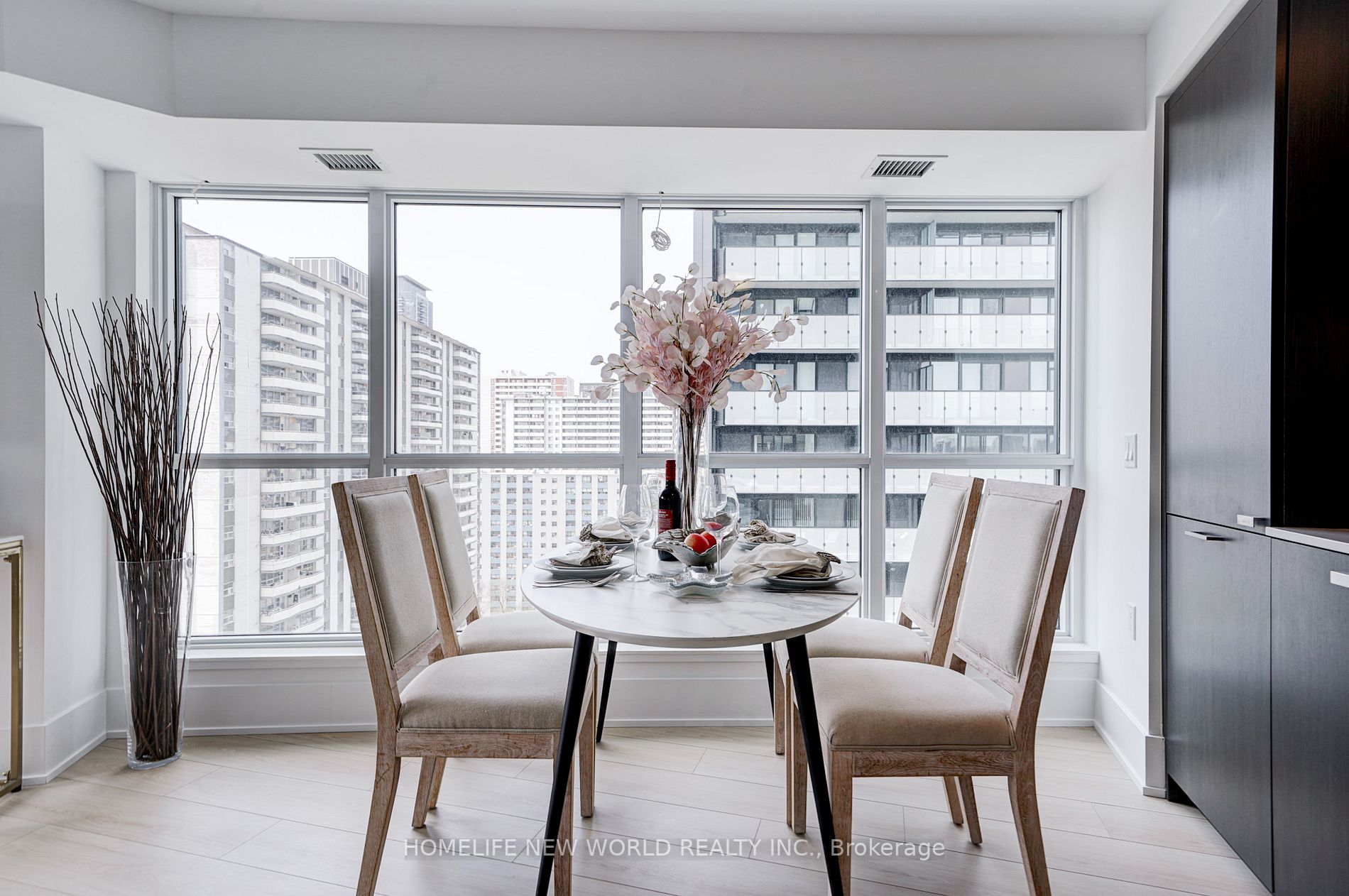 585 Bloor St E, #1522