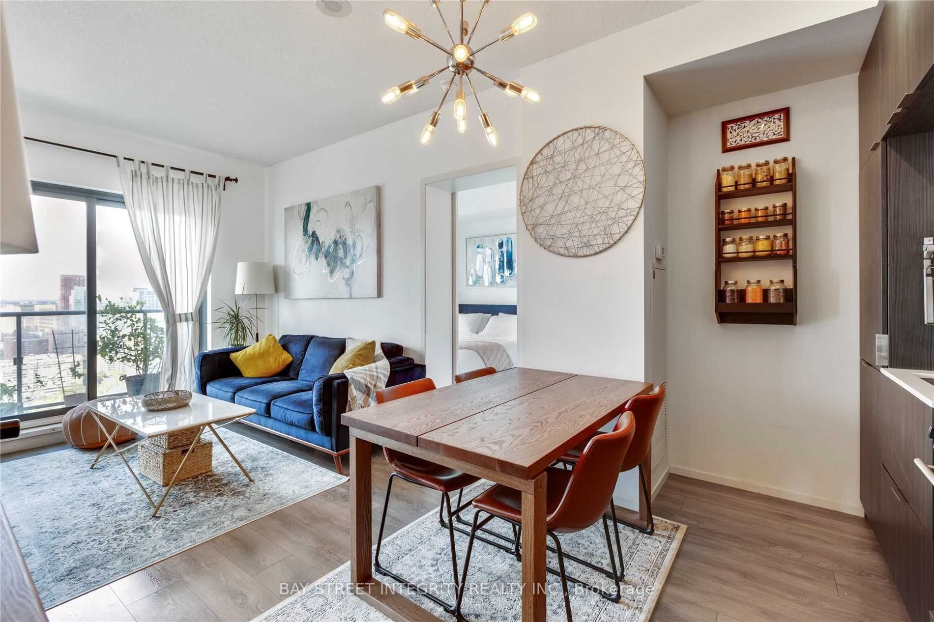 159 Dundas St E, #4008