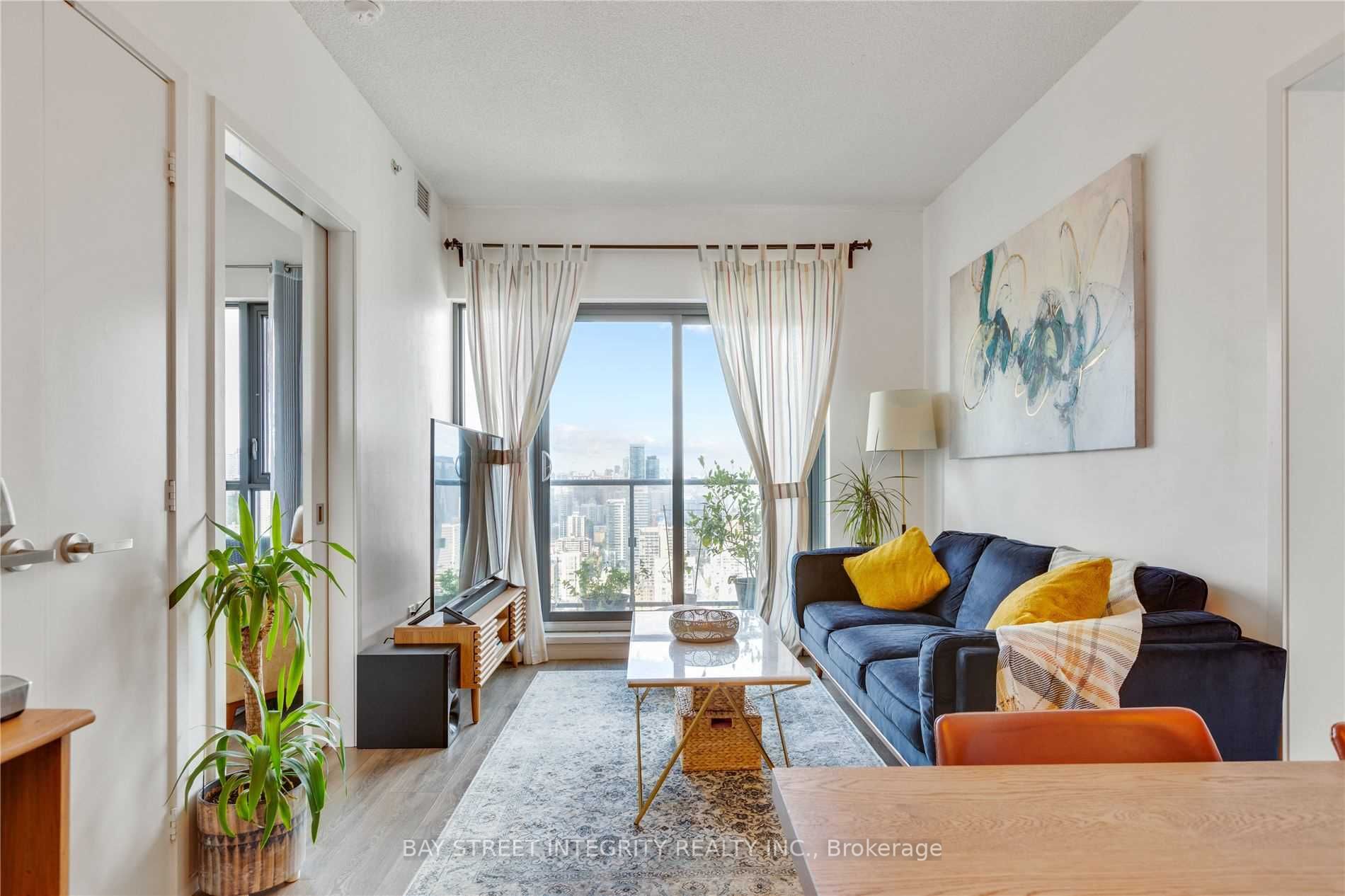 159 Dundas St E, #4008