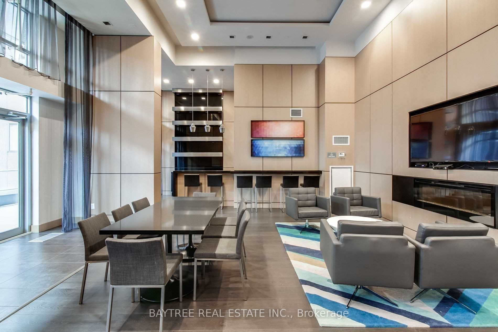 58 Orchard View Blvd, #404