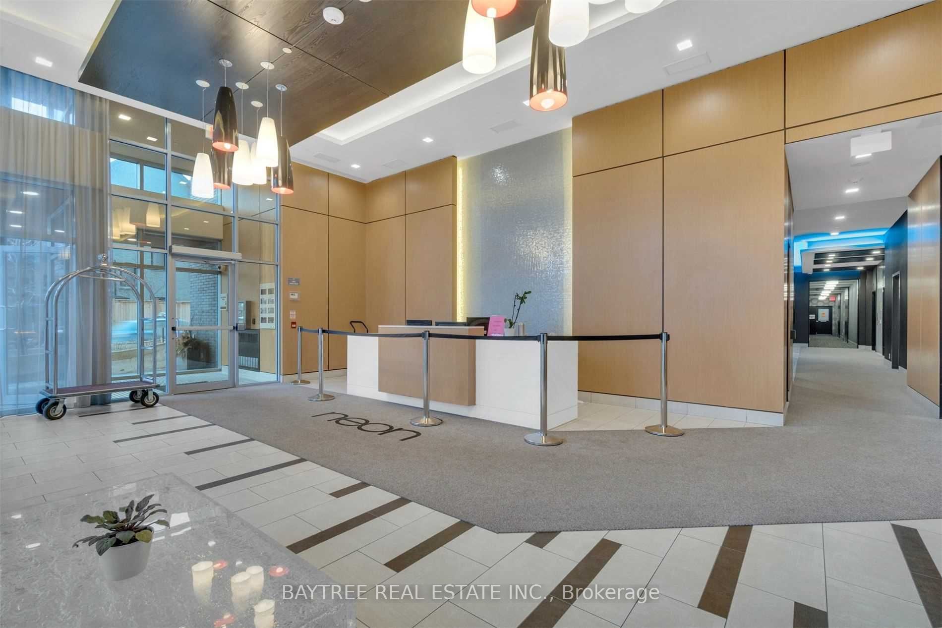 58 Orchard View Blvd, #404