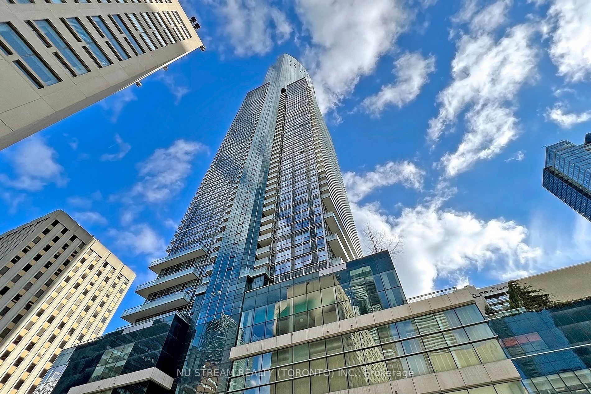 386 Yonge St E, #1406