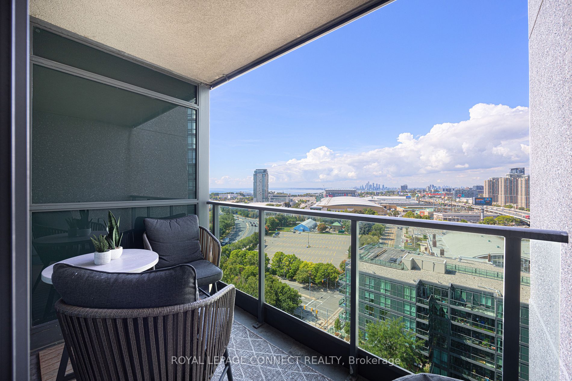 219 Fort York Blvd, #1912