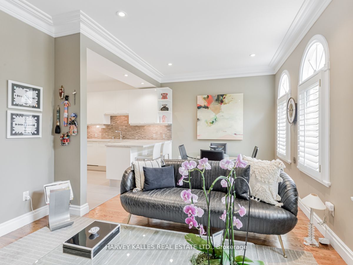 32 Coulson Ave