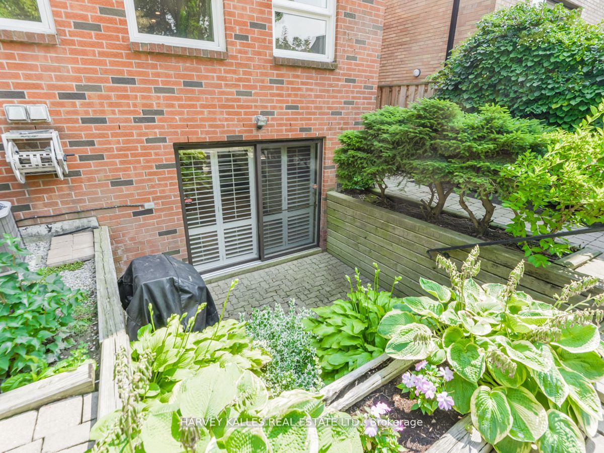 32 Coulson Ave