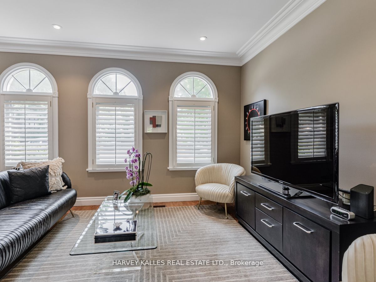32 Coulson Ave
