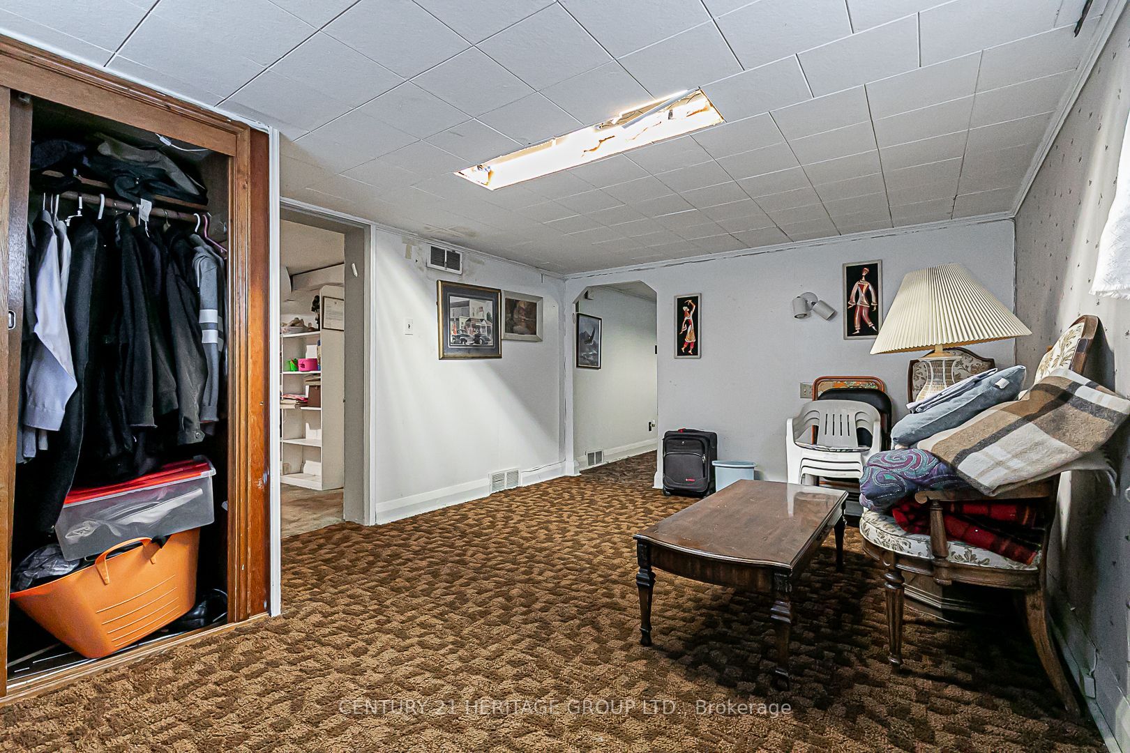 64 De Quincy Blvd