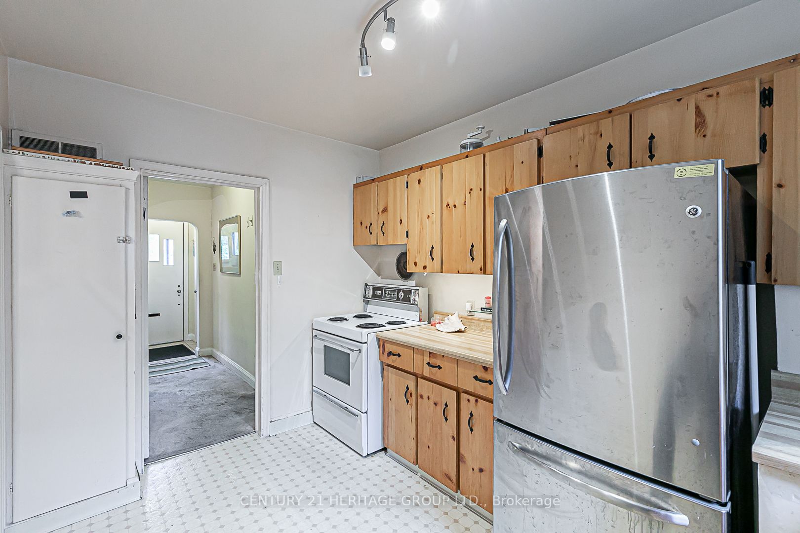 64 De Quincy Blvd