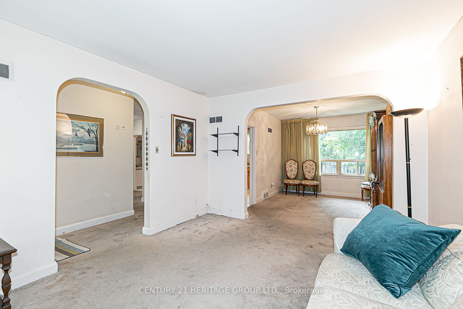 64 De Quincy Blvd