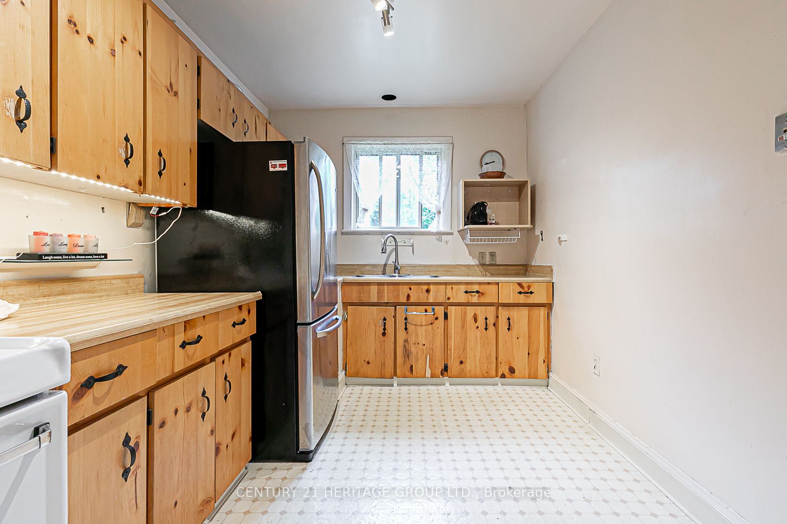 64 De Quincy Blvd