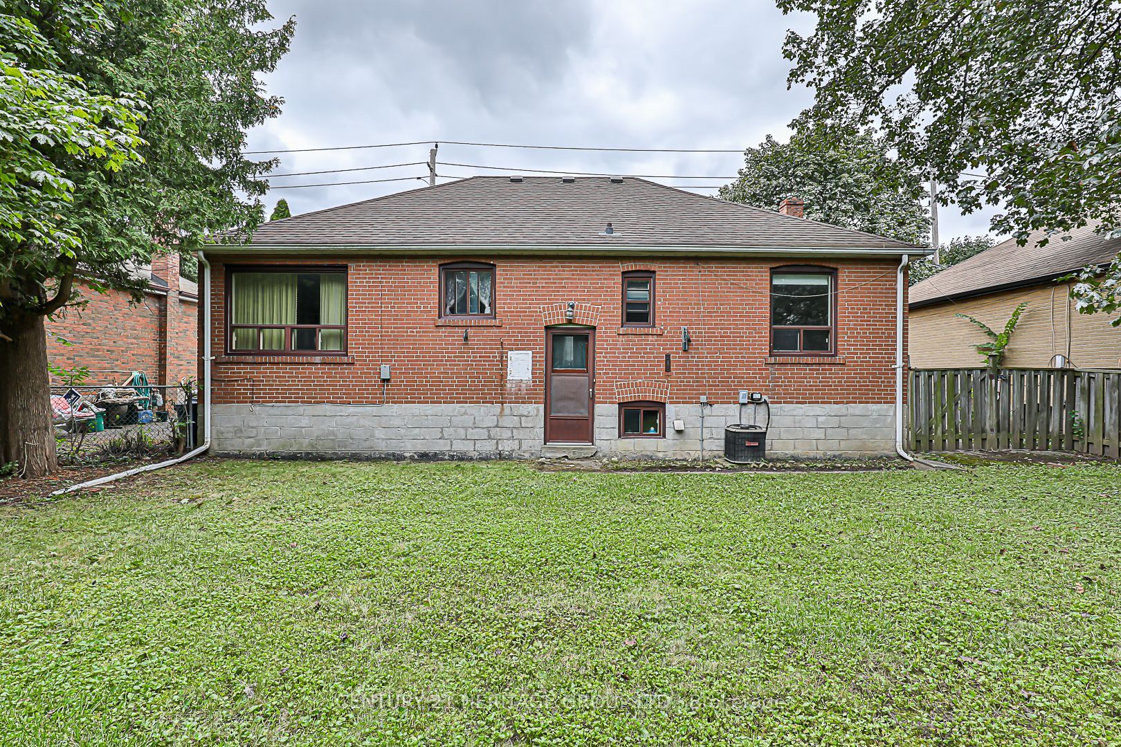 64 De Quincy Blvd