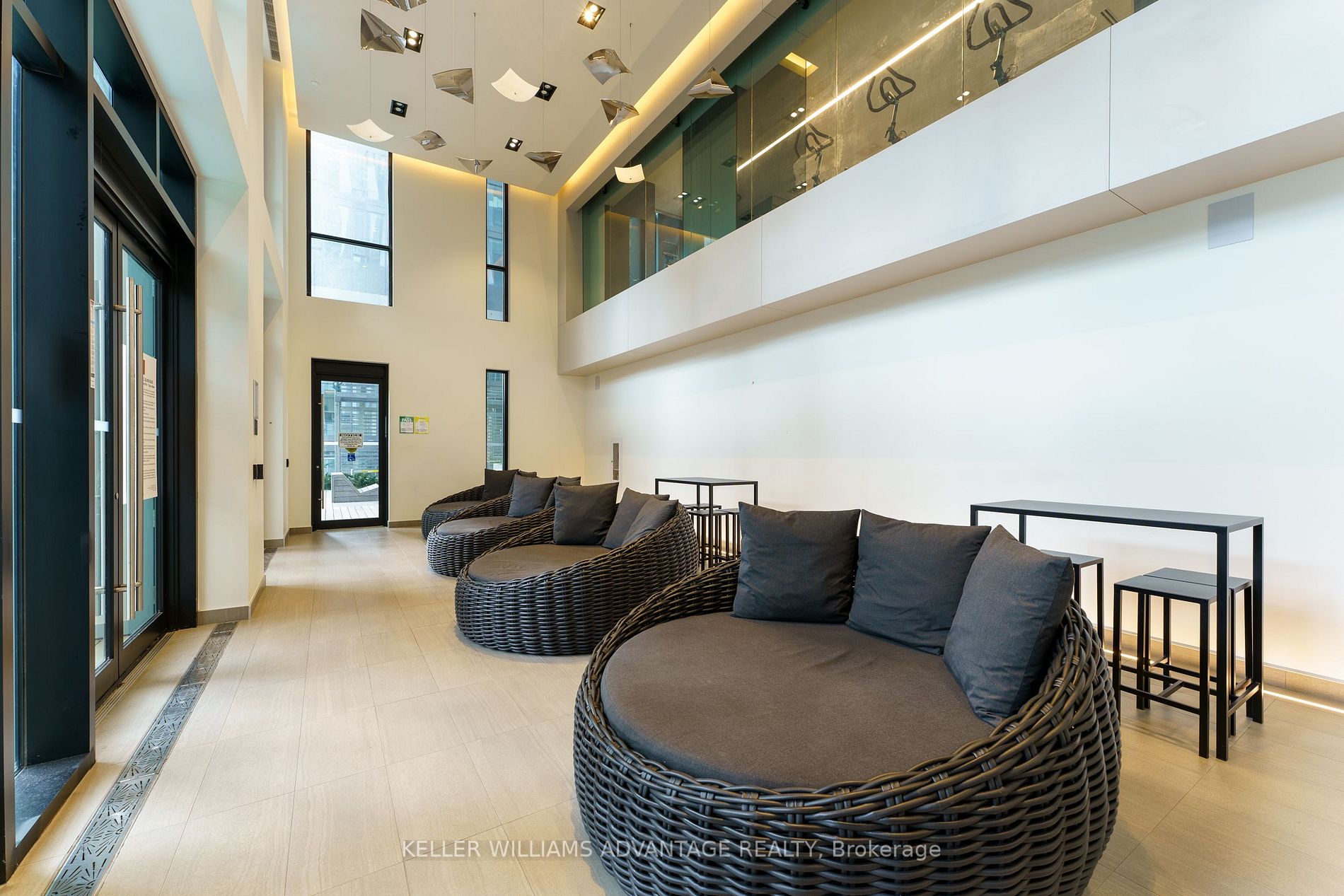 1 Yorkville Ave, #3701