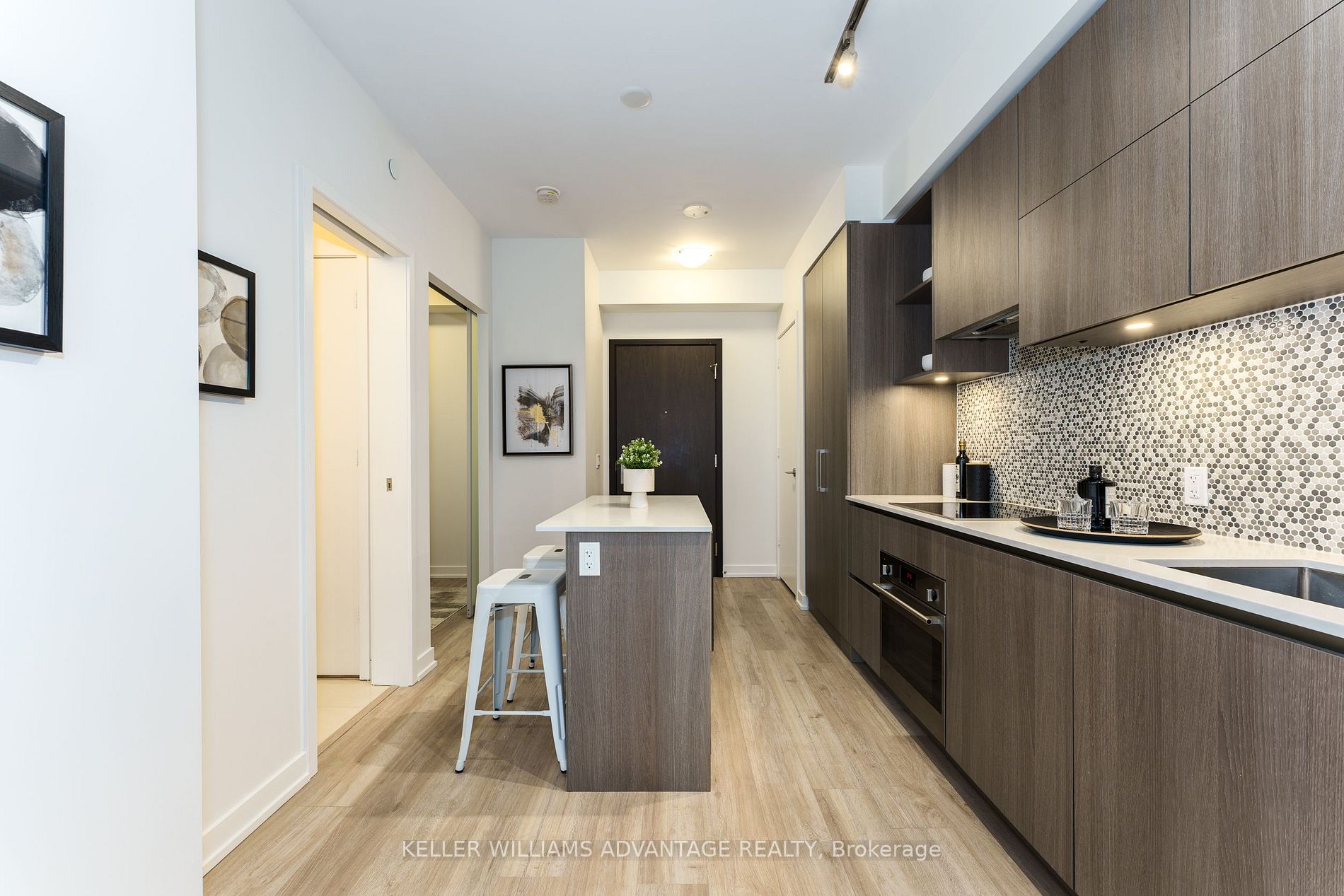 1 Yorkville Ave, #3701