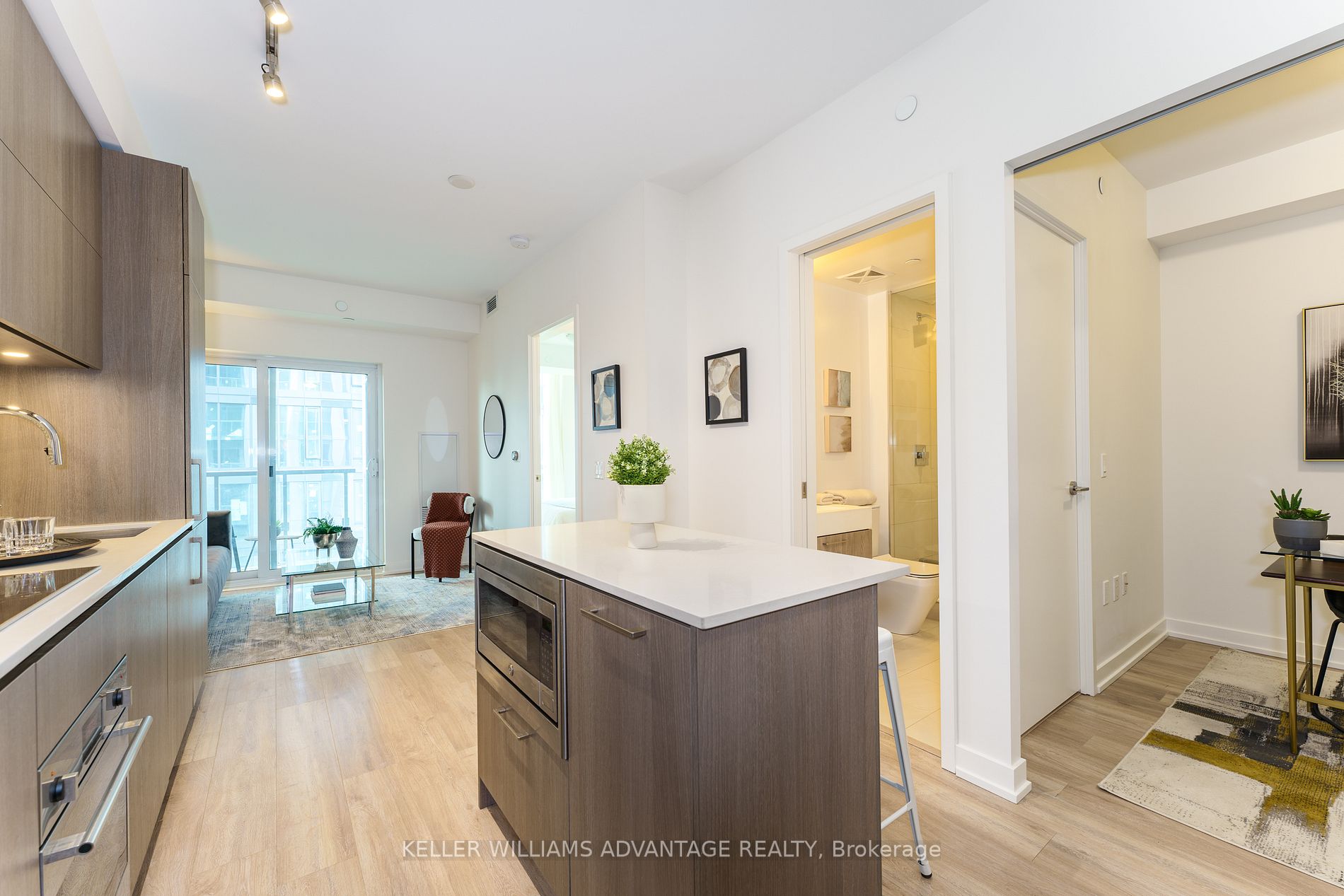 1 Yorkville Ave, #3701