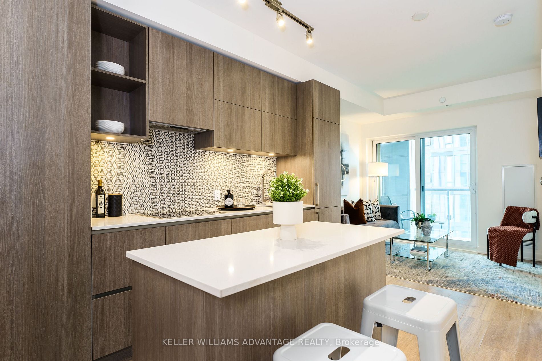 1 Yorkville Ave, #3701