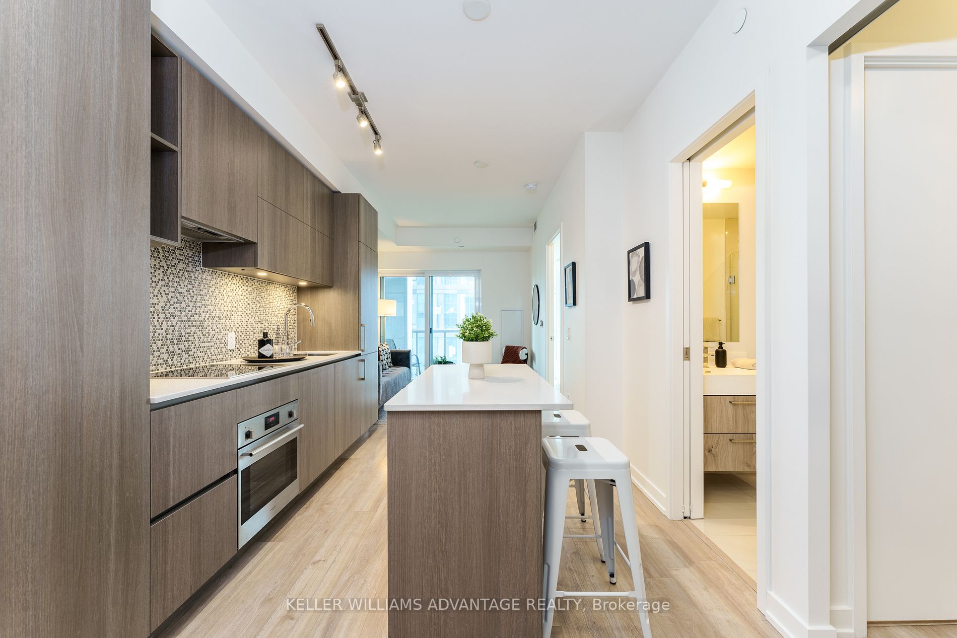 1 Yorkville Ave, #3701