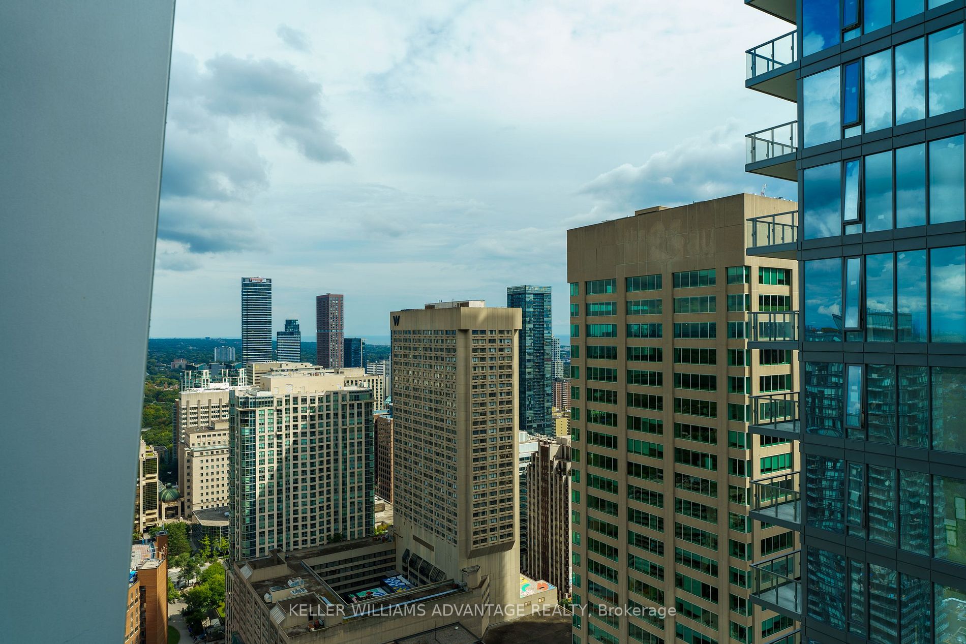1 Yorkville Ave, #3701