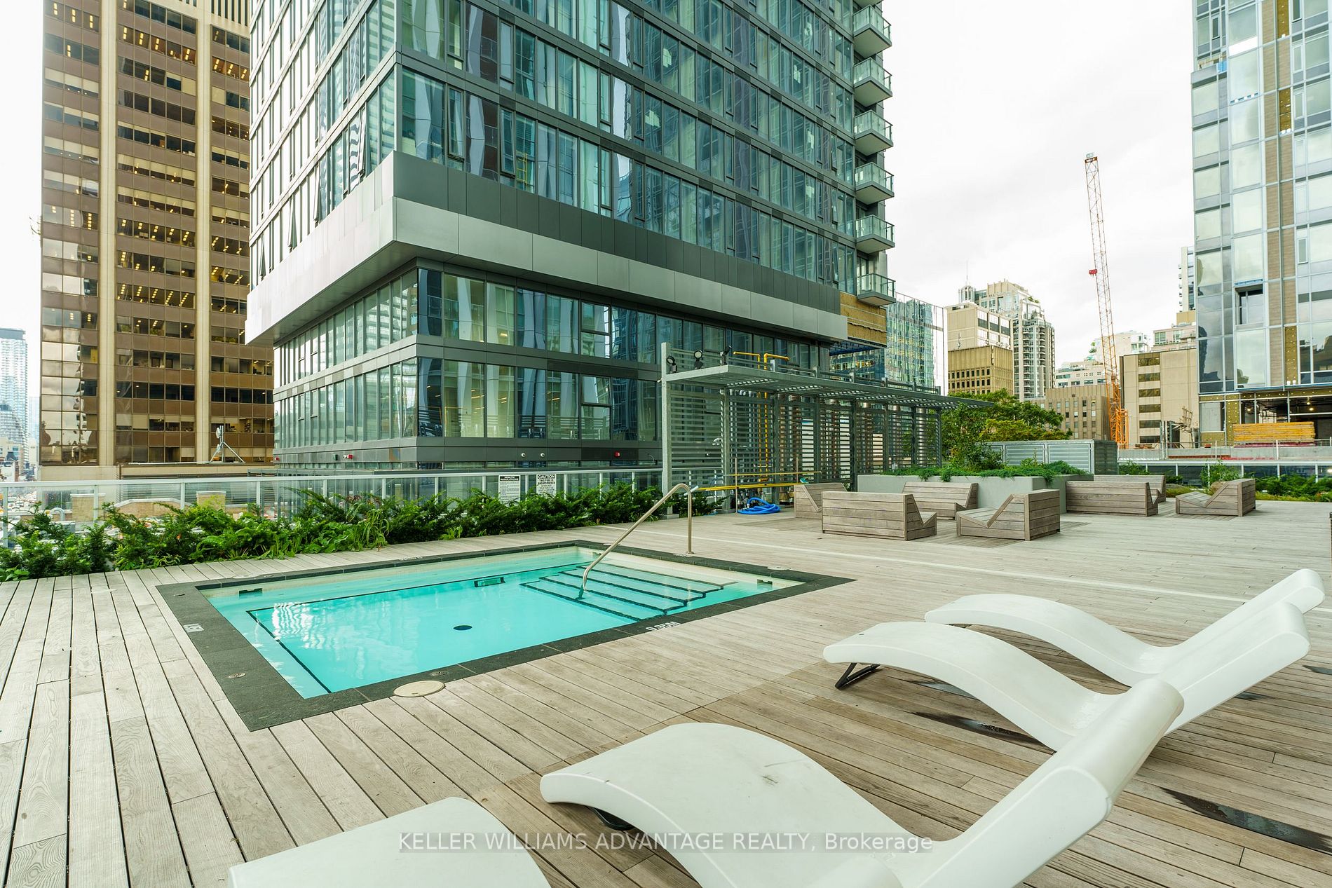 1 Yorkville Ave, #3701