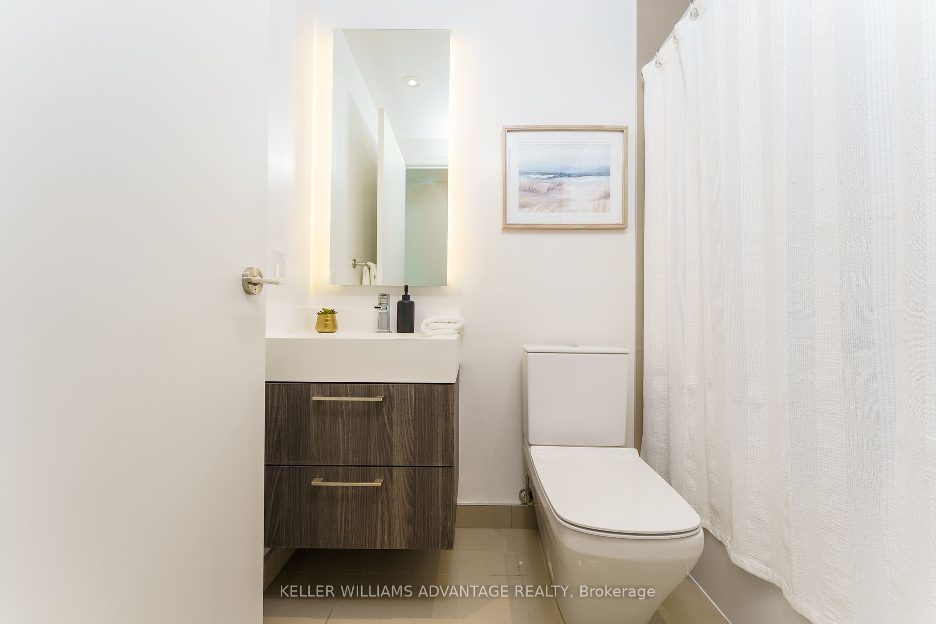 1 Yorkville Ave, #3701
