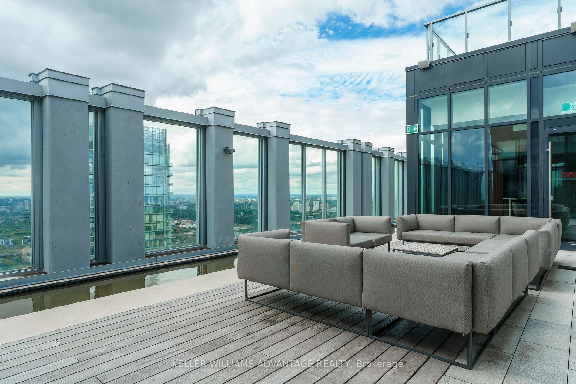 1 Yorkville Ave, #3701