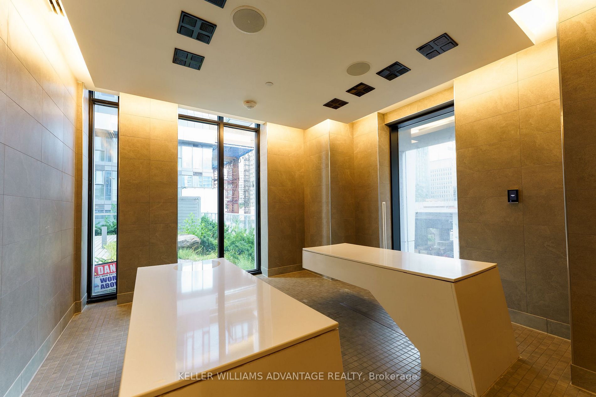1 Yorkville Ave, #3701