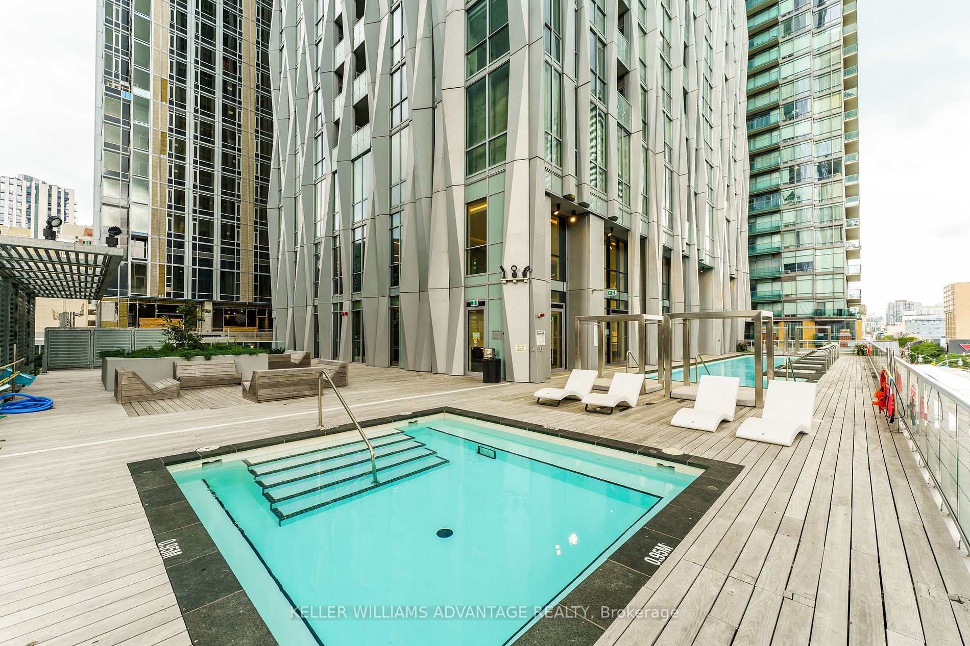 1 Yorkville Ave, #3701