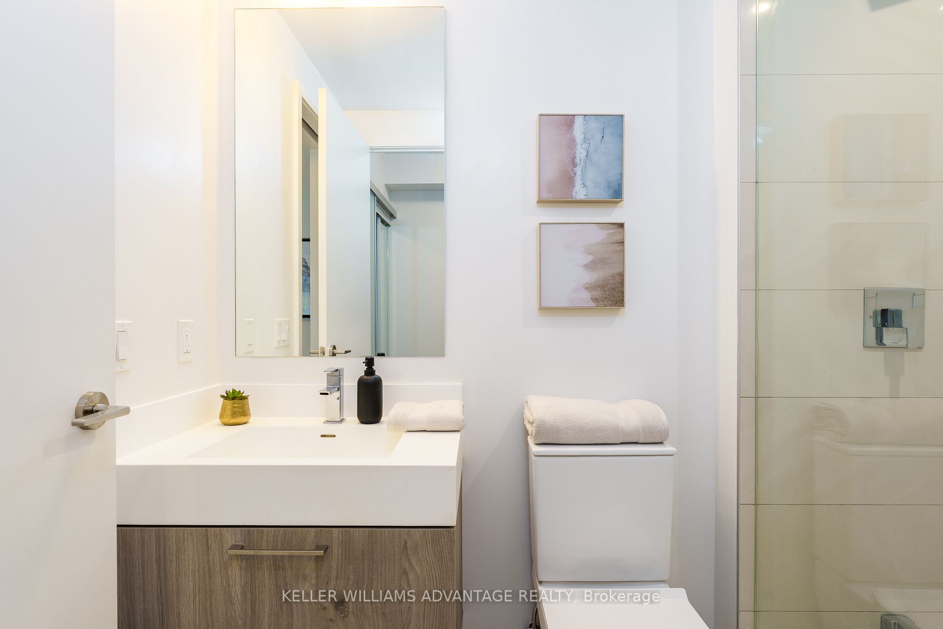 1 Yorkville Ave, #3701