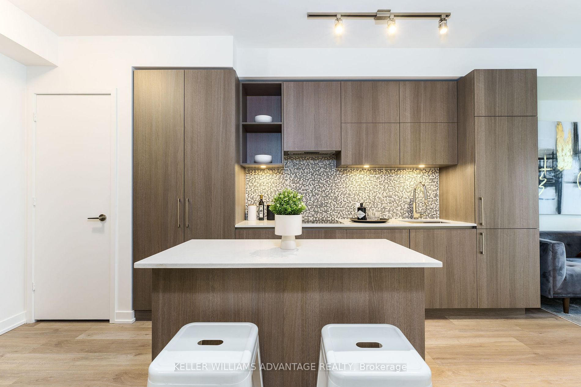 1 Yorkville Ave, #3701