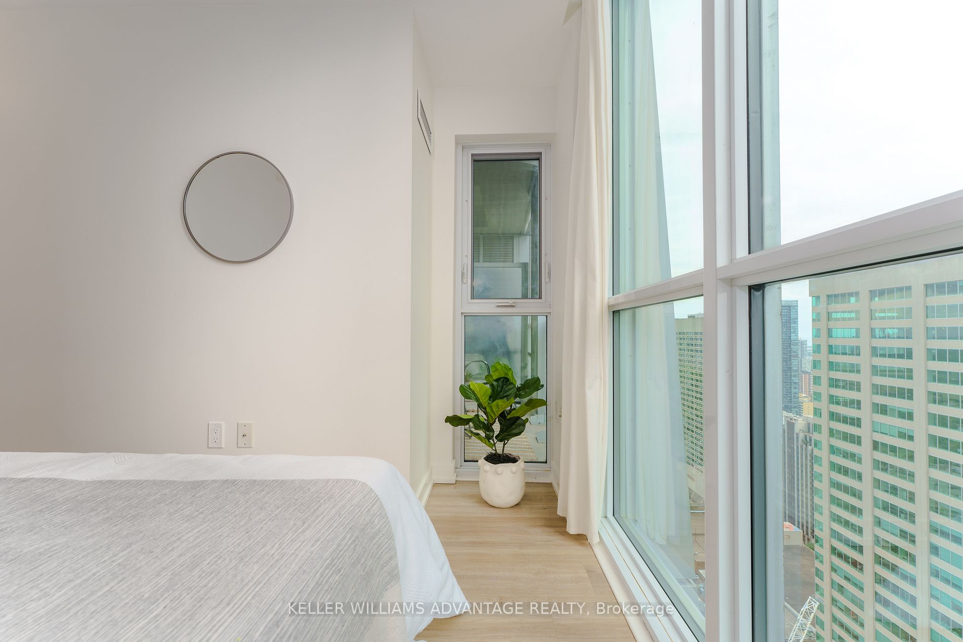 1 Yorkville Ave, #3701