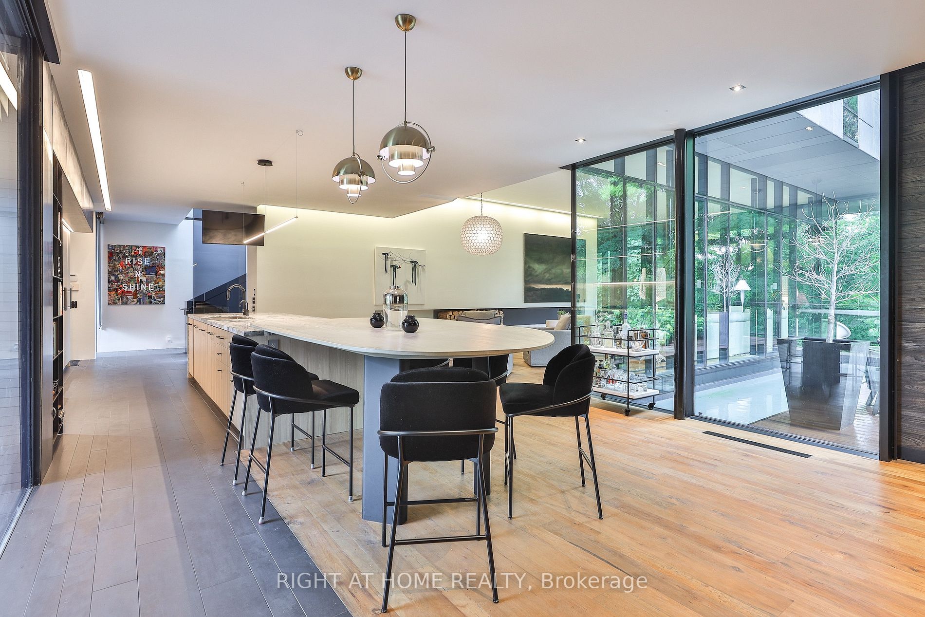 95 Riverview Dr