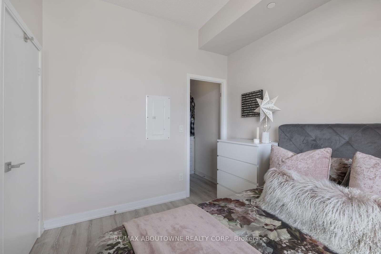 621 Sheppard Ave E, #738