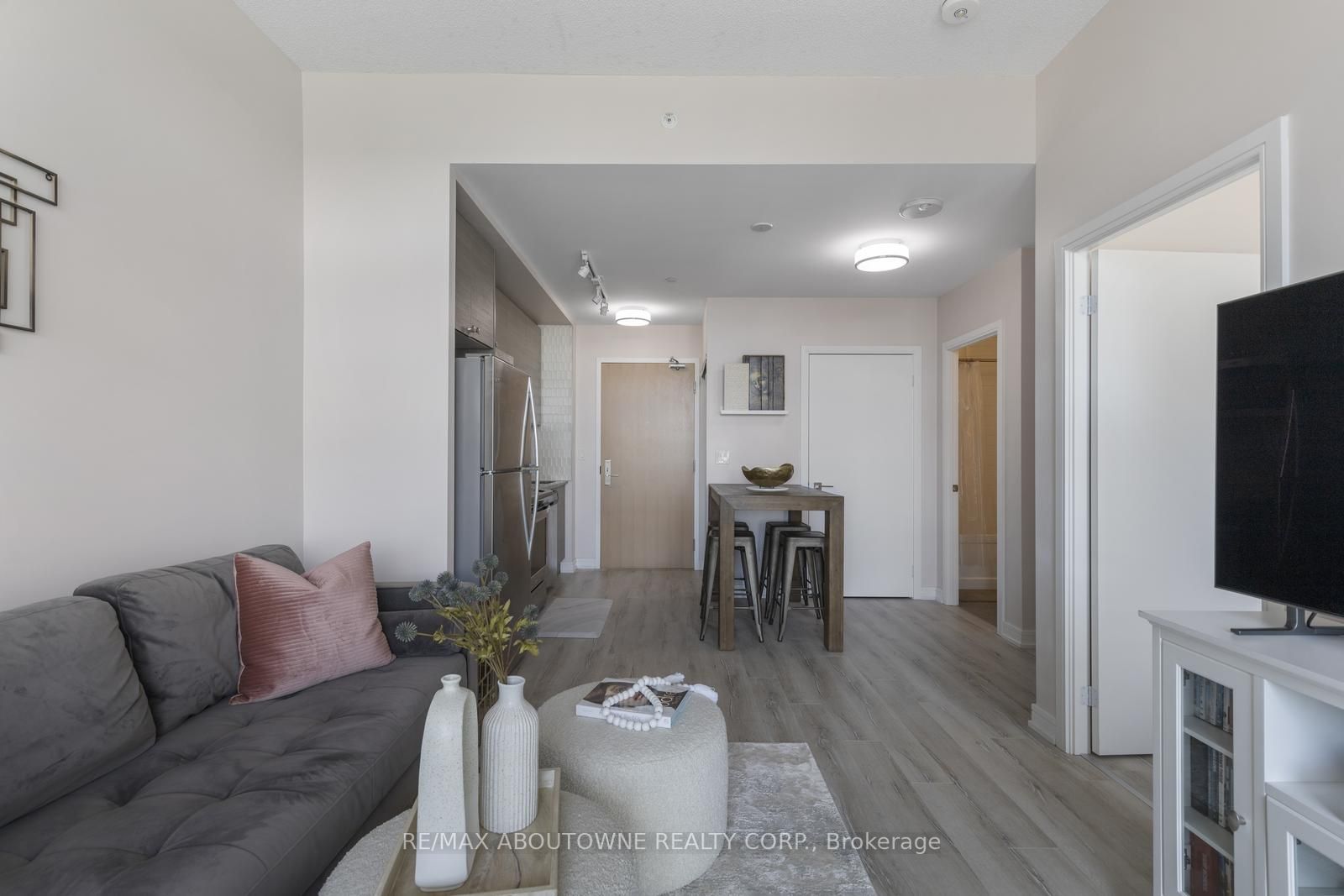 621 Sheppard Ave E, #738