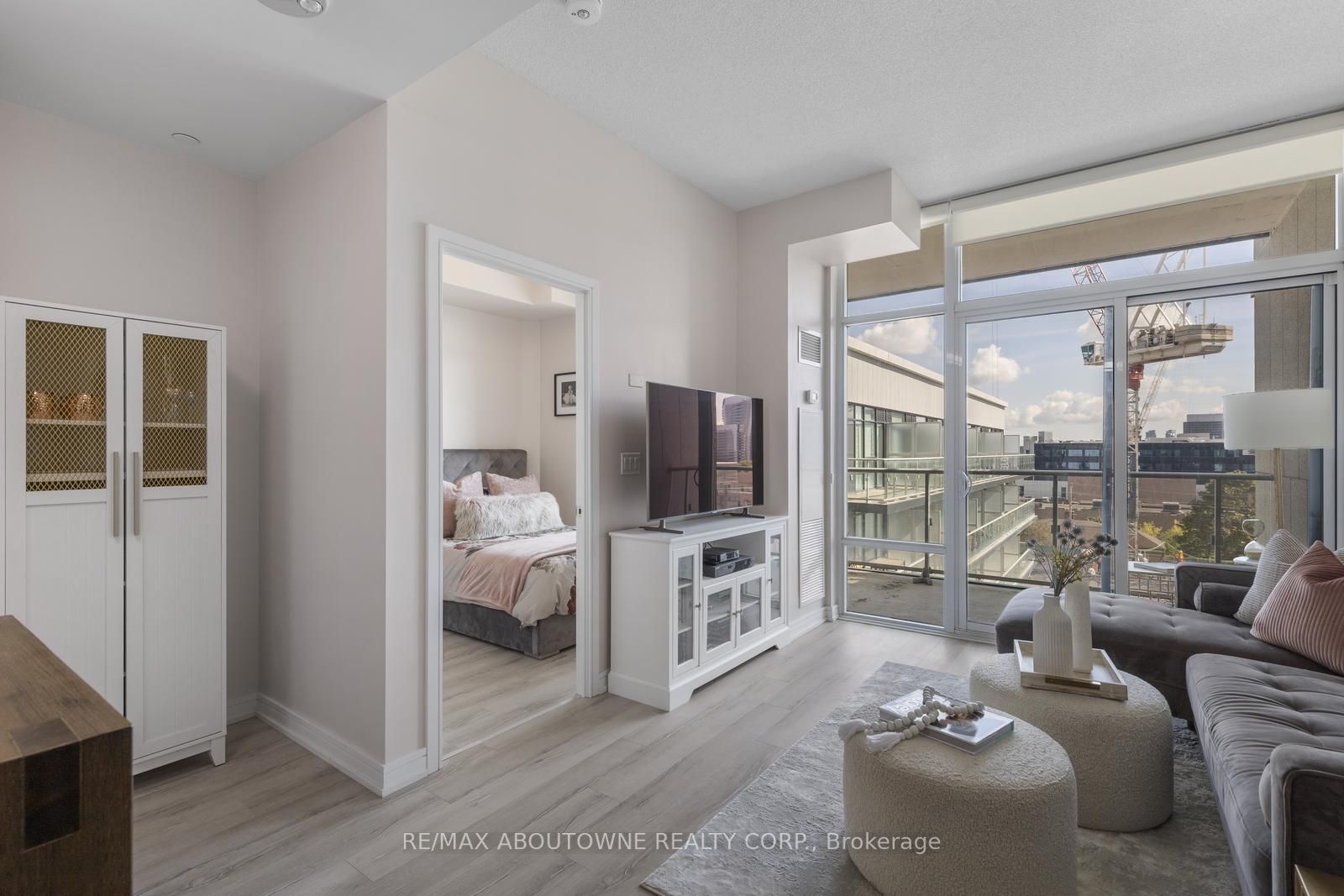 621 Sheppard Ave E, #738