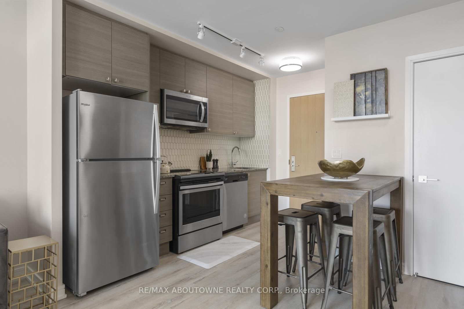 621 Sheppard Ave E, #738